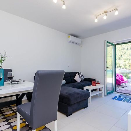 Holiday Home Barbara Стон Экстерьер фото
