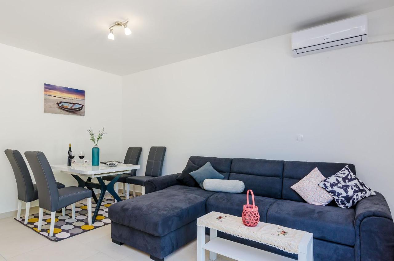 Holiday Home Barbara Стон Экстерьер фото