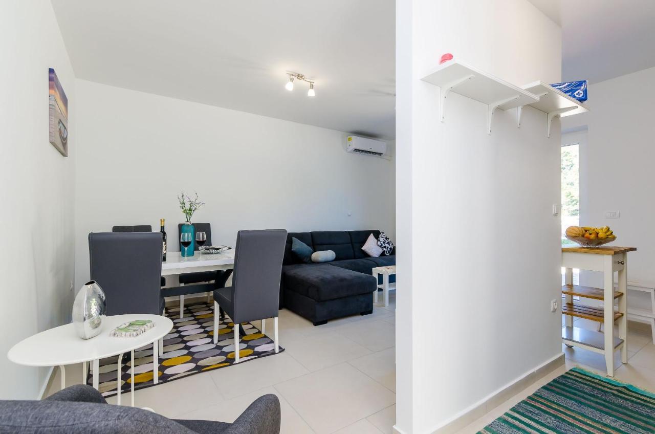 Holiday Home Barbara Стон Экстерьер фото