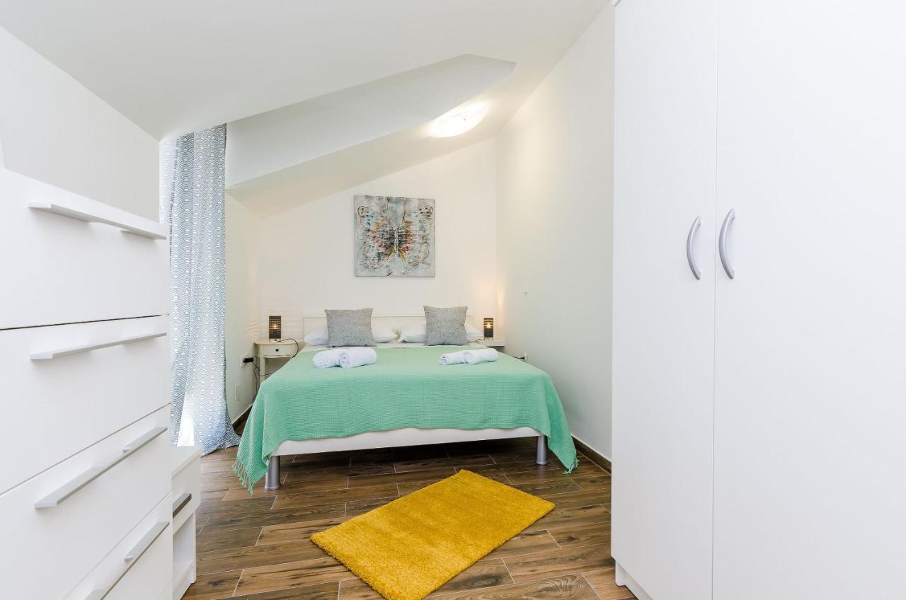 Holiday Home Barbara Стон Экстерьер фото