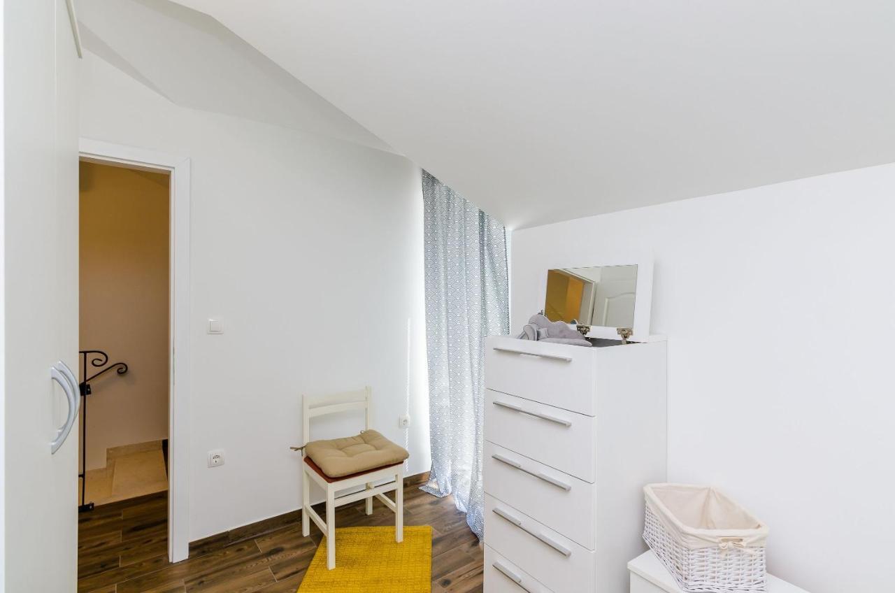 Holiday Home Barbara Стон Экстерьер фото